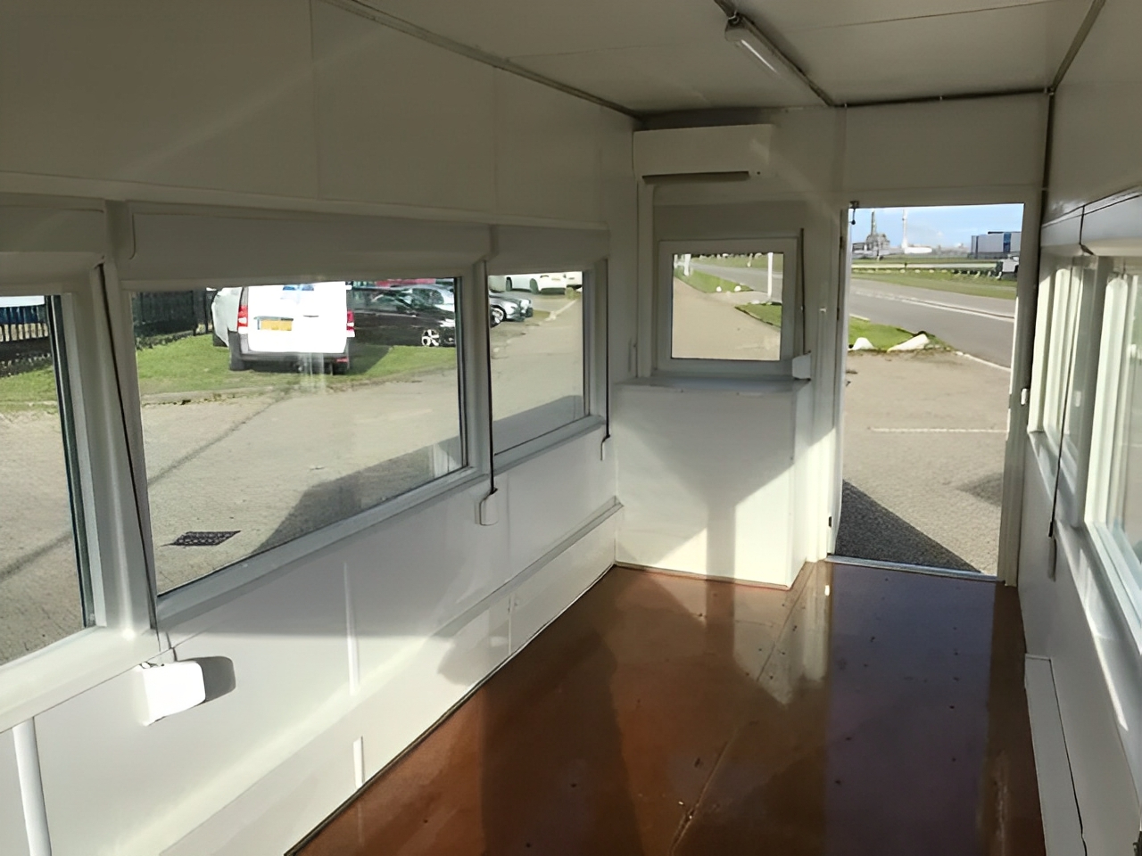 ๐ข 20ft High Cube Fixed Glazing Observation Container โ Premium Office & Observation Solution - Image 4