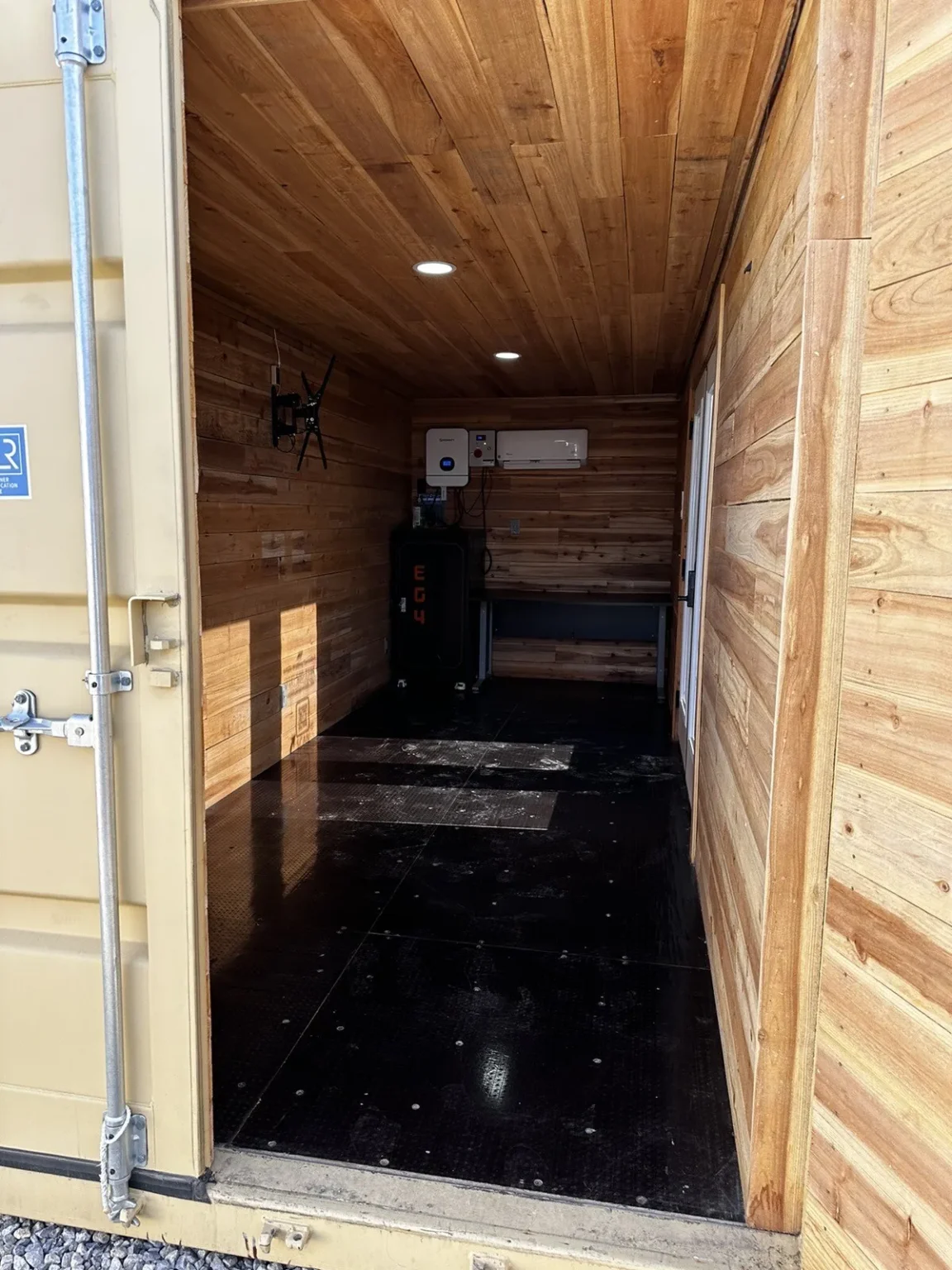 20ft Shipping Container Office Solar Off-Grid – Self-Sufficient Portable Workspace - Image 5